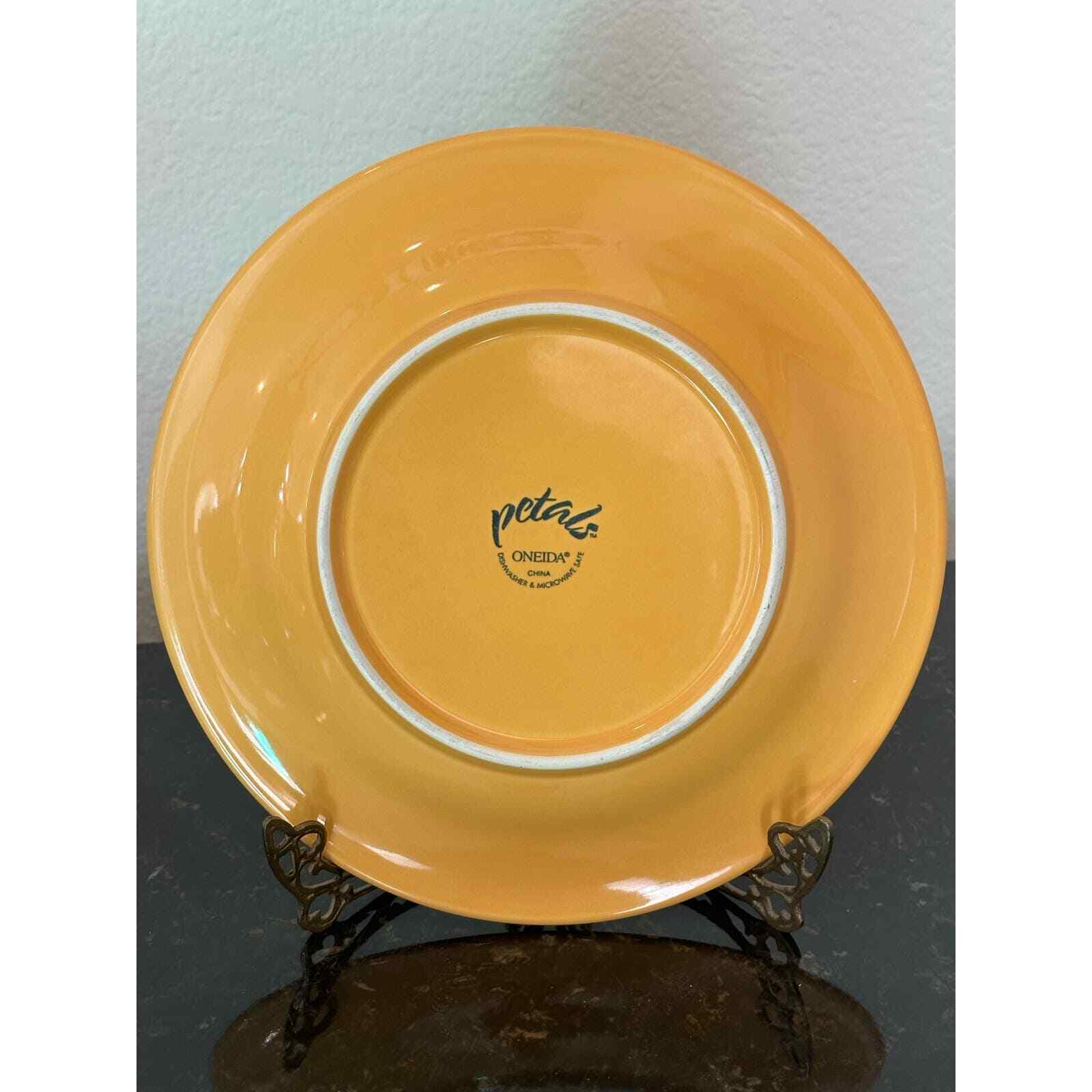 Oneida Petals Marigold Yellow Flower Dinner Plate 10-3/4” Discontinued - Thumbnail 2