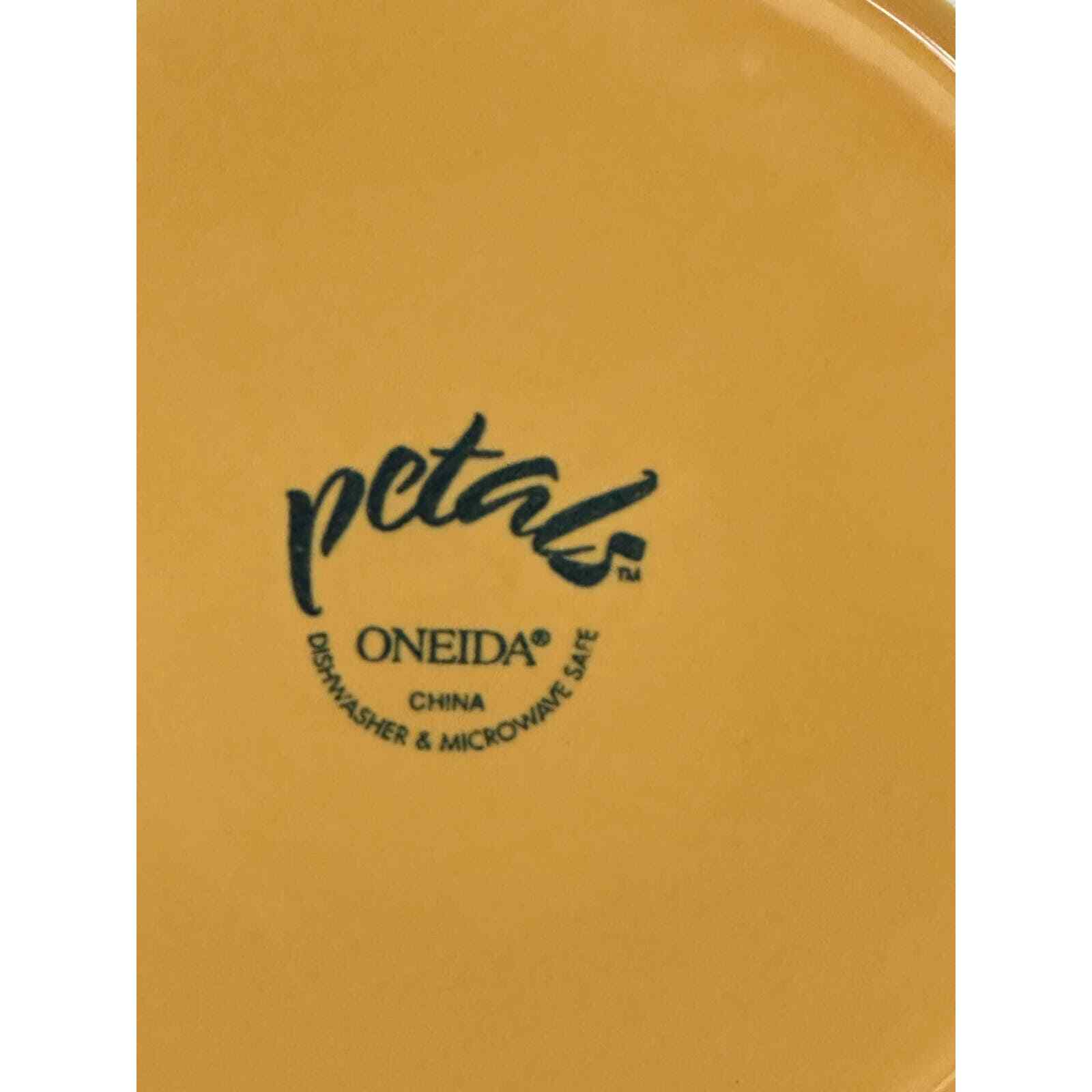 Oneida Petals Marigold Yellow Flower Dinner Plate 10-3/4” Discontinued - Thumbnail 3