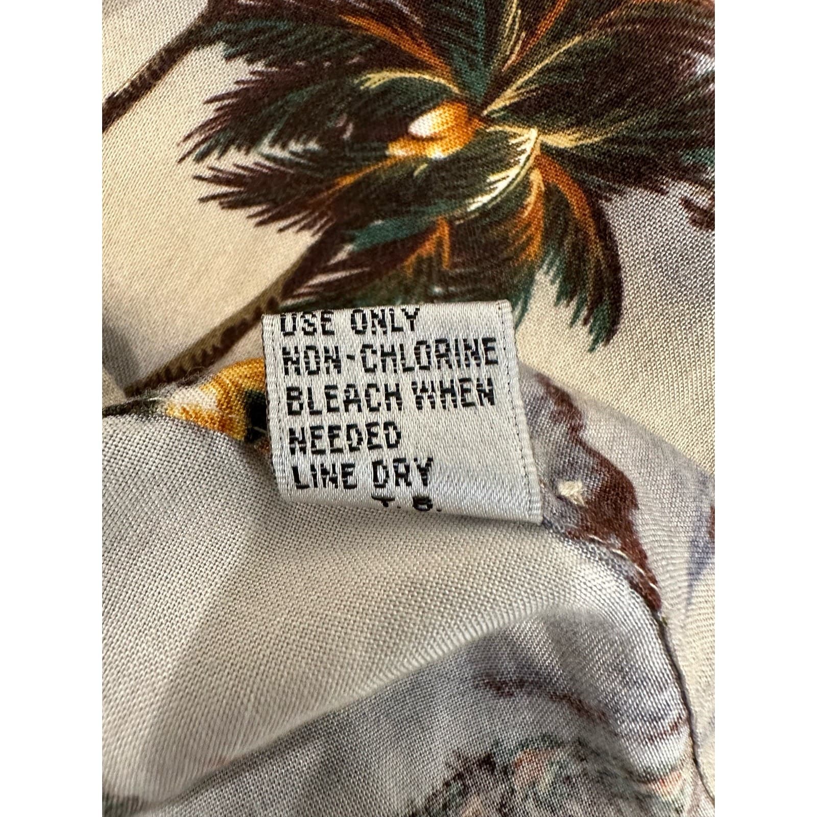 Pierre Cardin Rayon Hawaiian Shirt Men’s Large Tropical Palm Tree Island Scene - Thumbnail 10