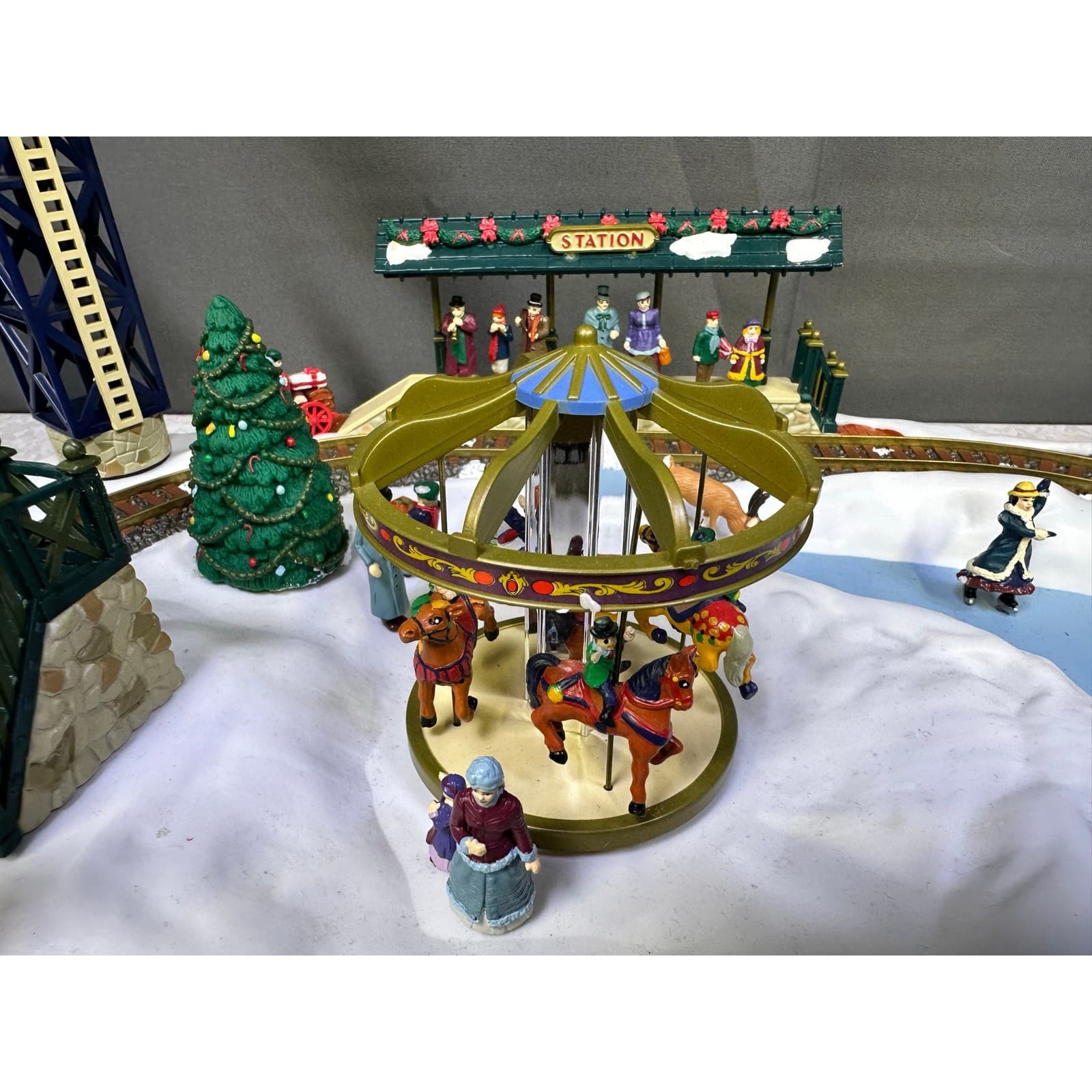 Mr. Christmas 'Going Home for The Holidays' Vintage 1998 Animated Train 50 Songs - Thumbnail 3