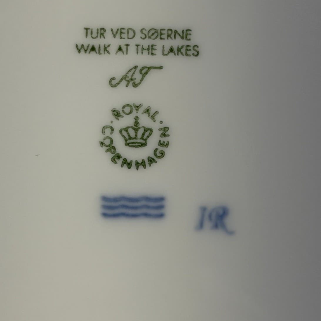 Royal Copenhagen Denmark 2017 Annual Christmas Plate 'Walk at the Lake' - Thumbnail 3