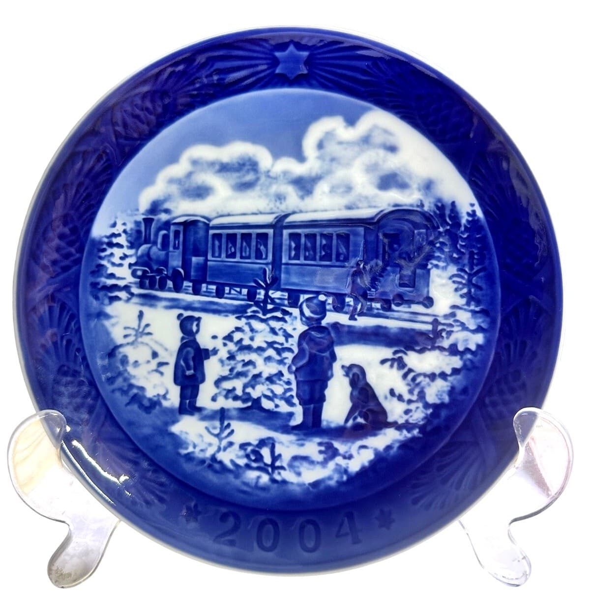 Royal Copenhagen Denmark 2004 Annual Christmas Plate-Awaiting the Christmas Tree