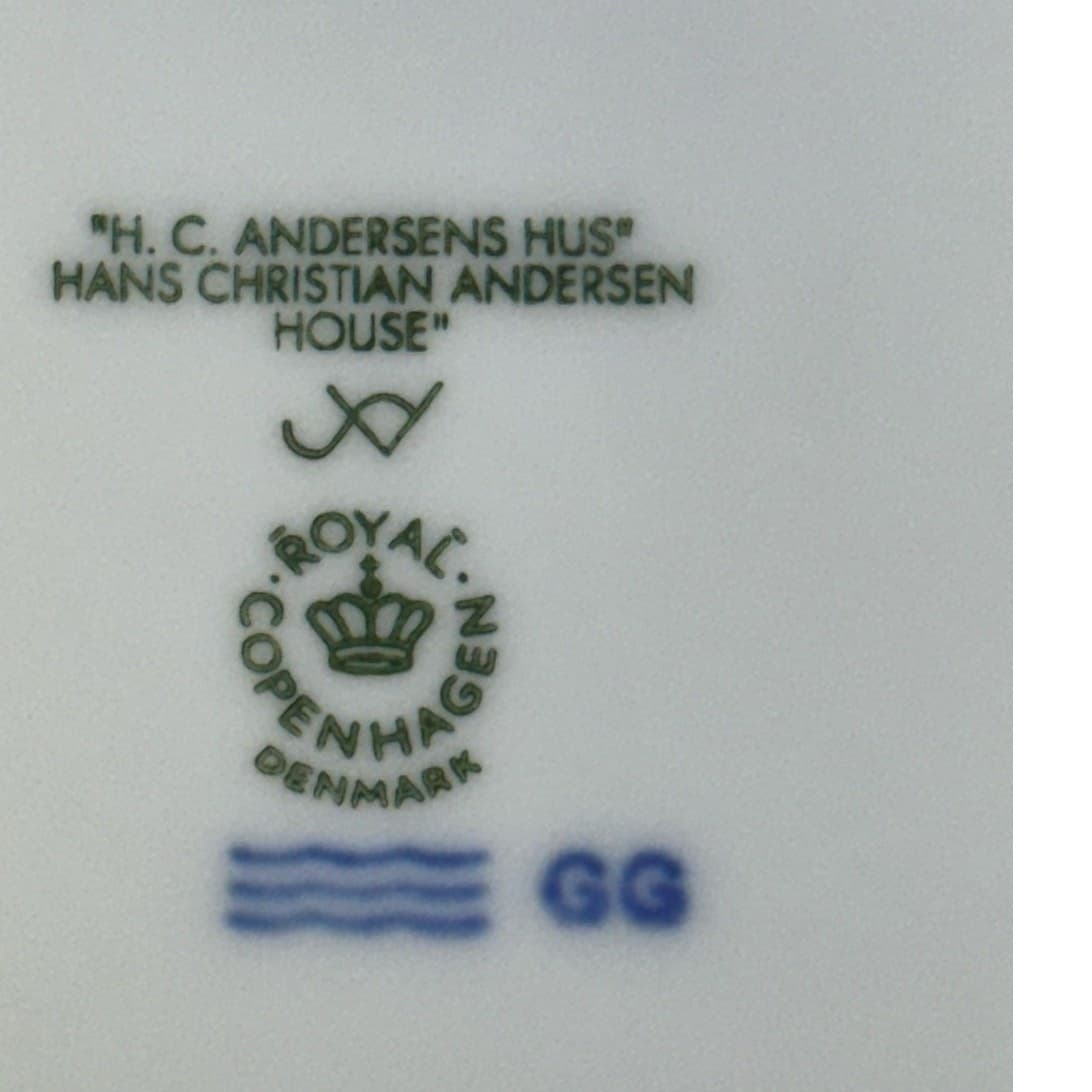 Royal Copenhagen Denmark 2005 Christmas Plate 'Hans Christian Andersen House' - Thumbnail 3