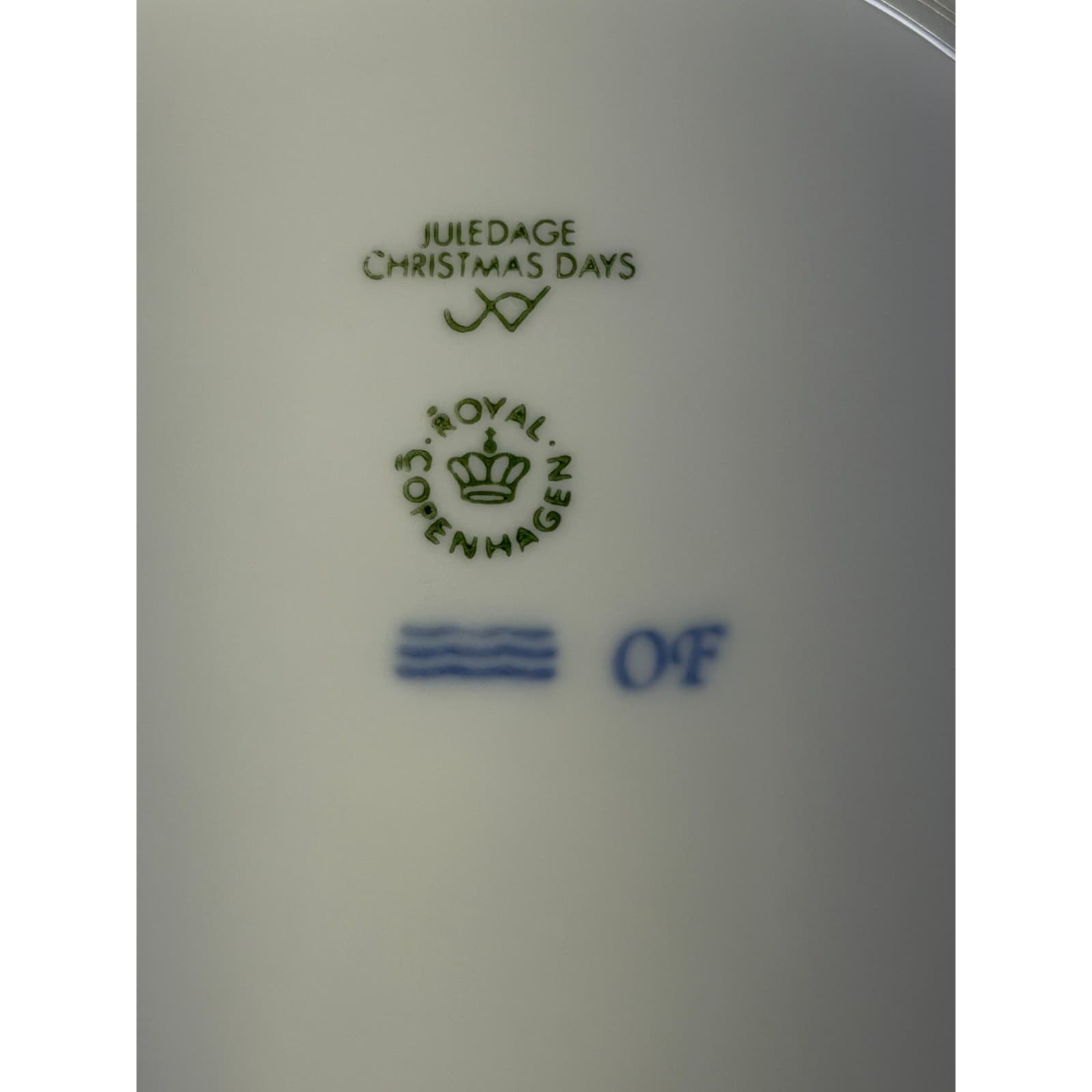 Royal Copenhagen Denmark 2015 Annual Christmas Plate 'Christmas Days' - Thumbnail 3