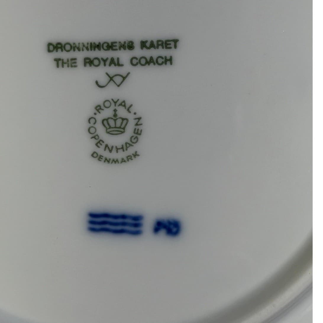 Royal Copenhagen Denmark 1992 Annual Christmas Plate 'The Royal Coach' - Thumbnail 3