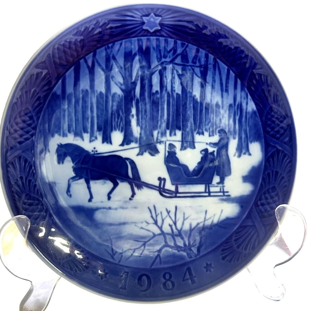 Royal Copenhagen Denmark 1984 Annual Christmas Plate 'Jingle Bells'