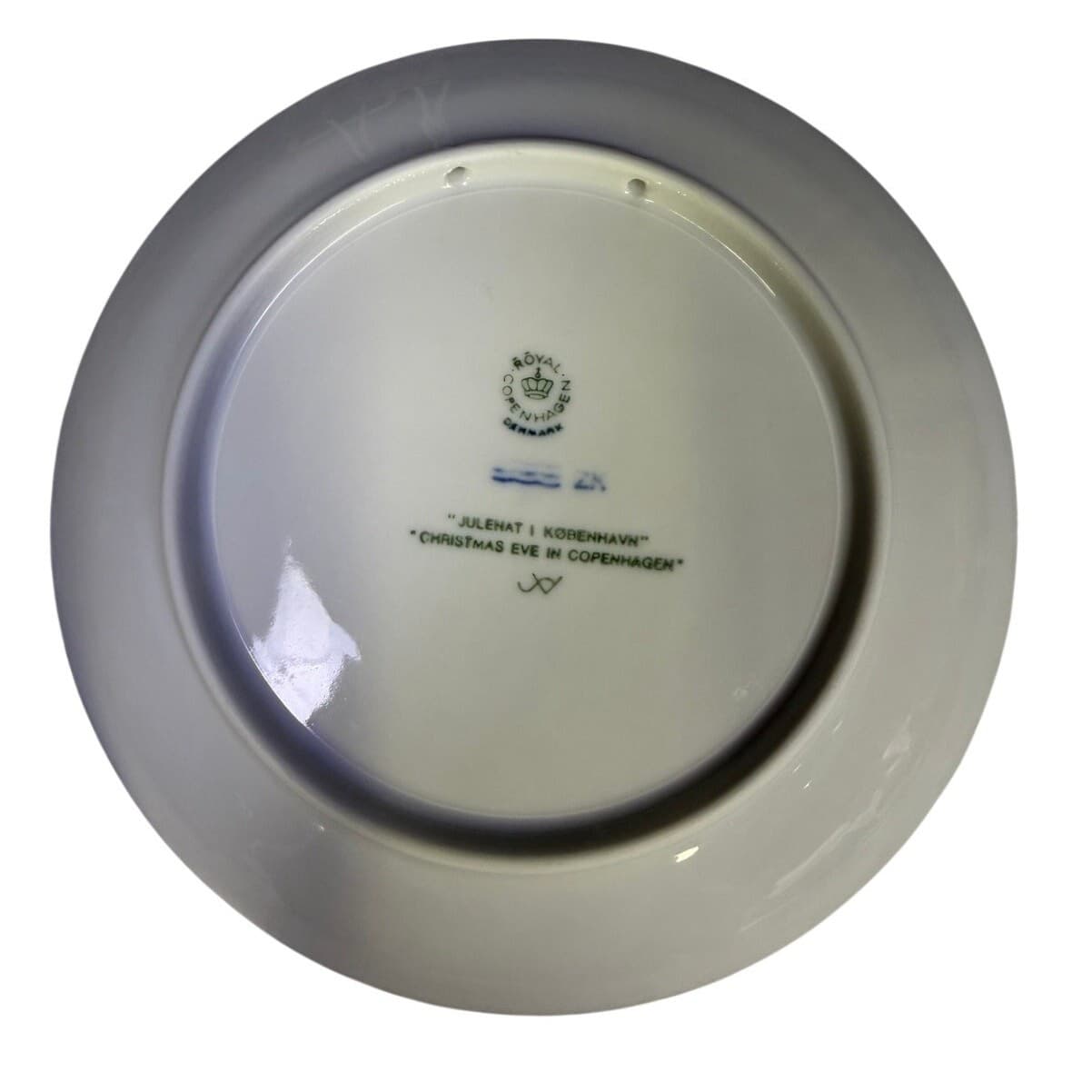 Royal Copenhagen Denmark 1988 Annual Christmas Plate-Christmas Eve in Copenhagen - Thumbnail 2