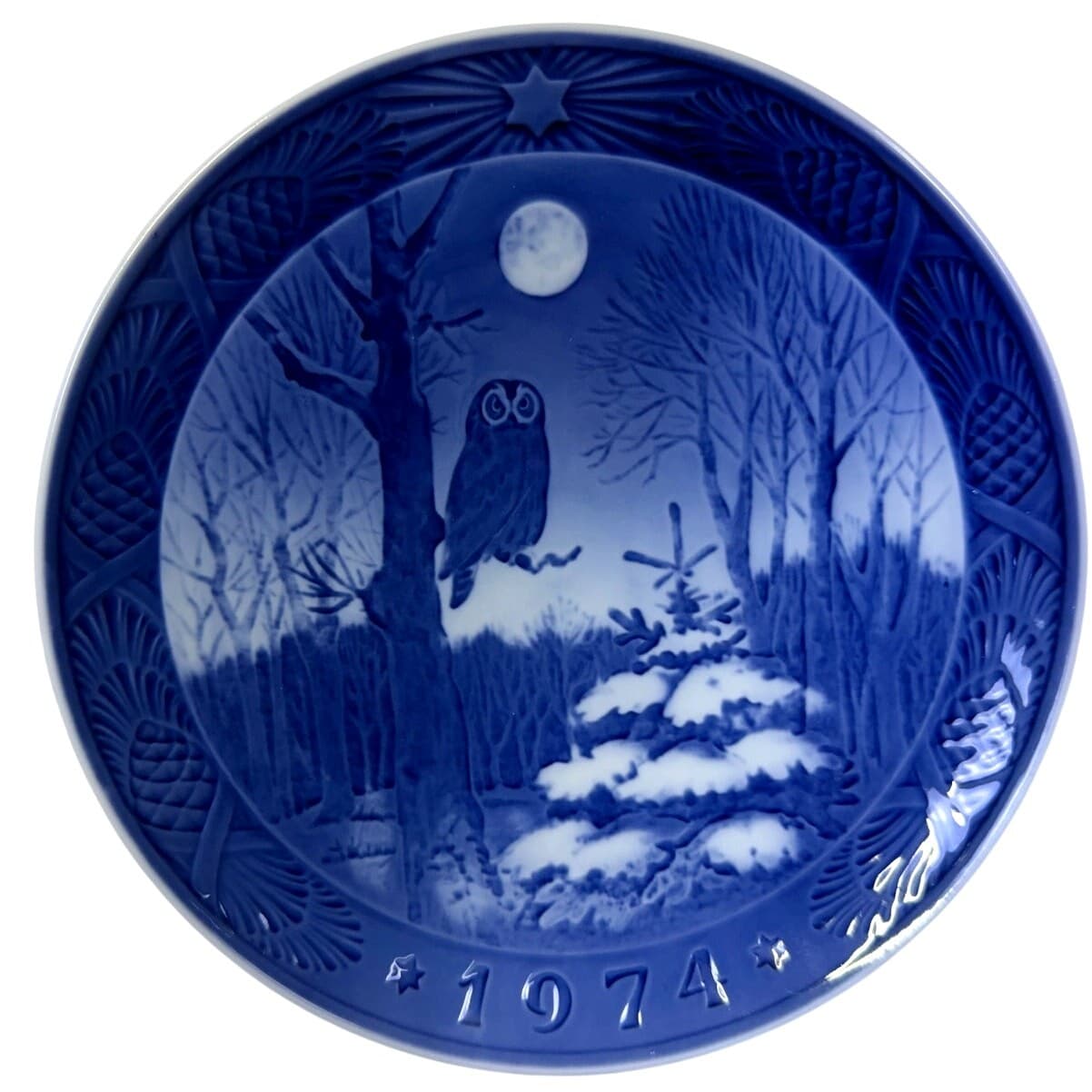 Royal Copenhagen Denmark 1974 Annual Christmas Plate 'Winter Twylight'