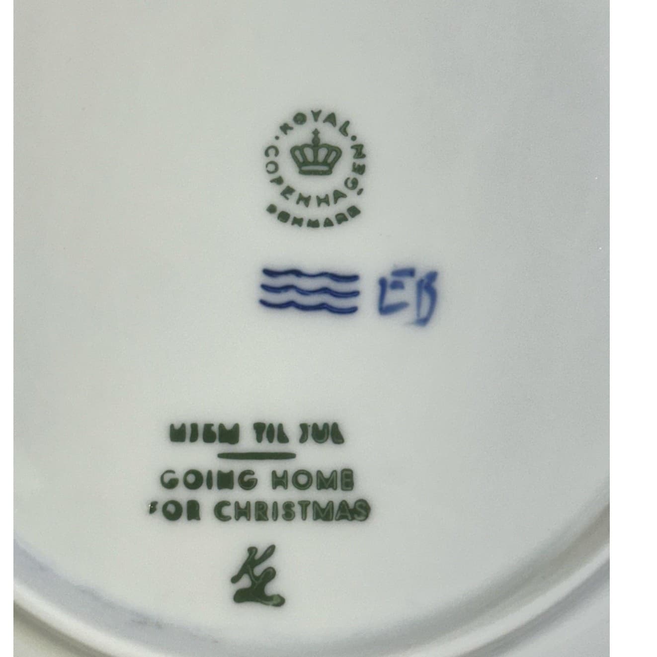 Royal Copenhagen Denmark 1973 Annual Christmas Plate 'Train Homeward Bound' - Thumbnail 3