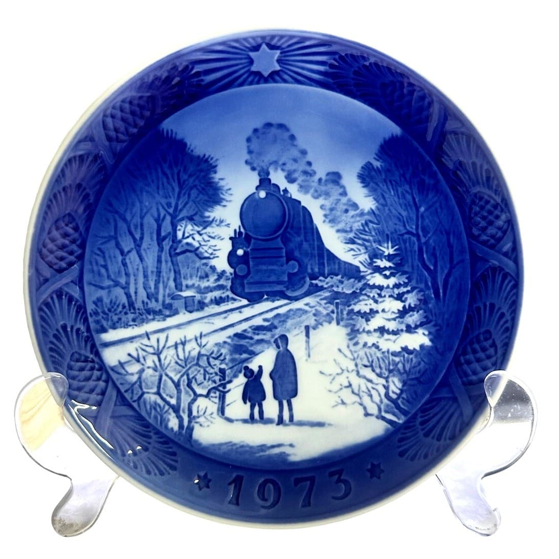 Royal Copenhagen Denmark 1973 Annual Christmas Plate 'Train Homeward Bound'