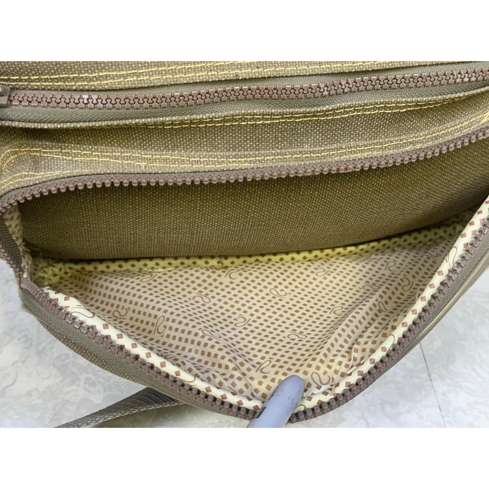 Ricardo Beverly Hills 13" Cosmetic/Carryon Canvas/Leather Bag Shoulder Strap - Thumbnail 8