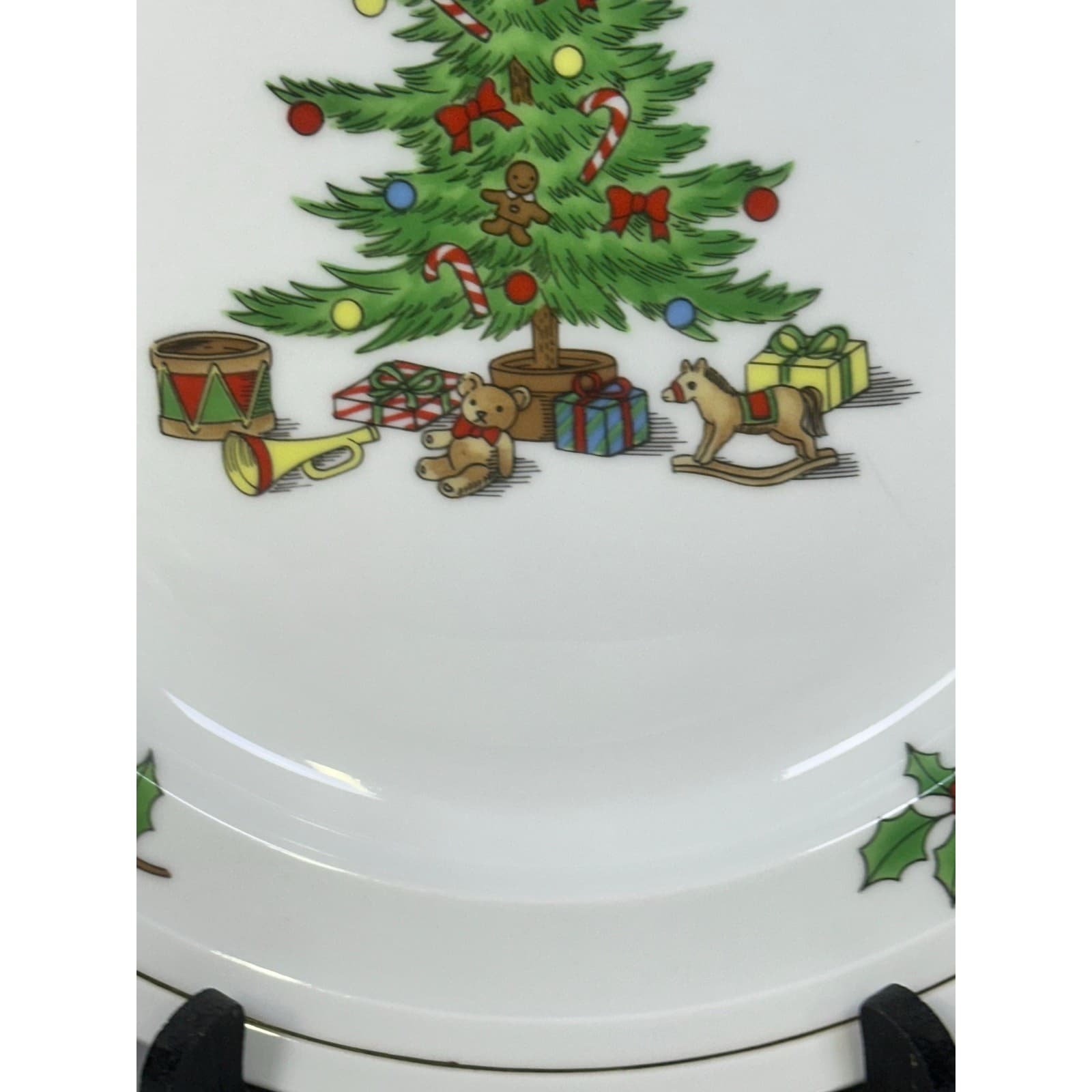 Tienshan Retired 1996-1999 'Holiday Hostess' 10.75" Dinner Plates-Set of 4 - Thumbnail 6