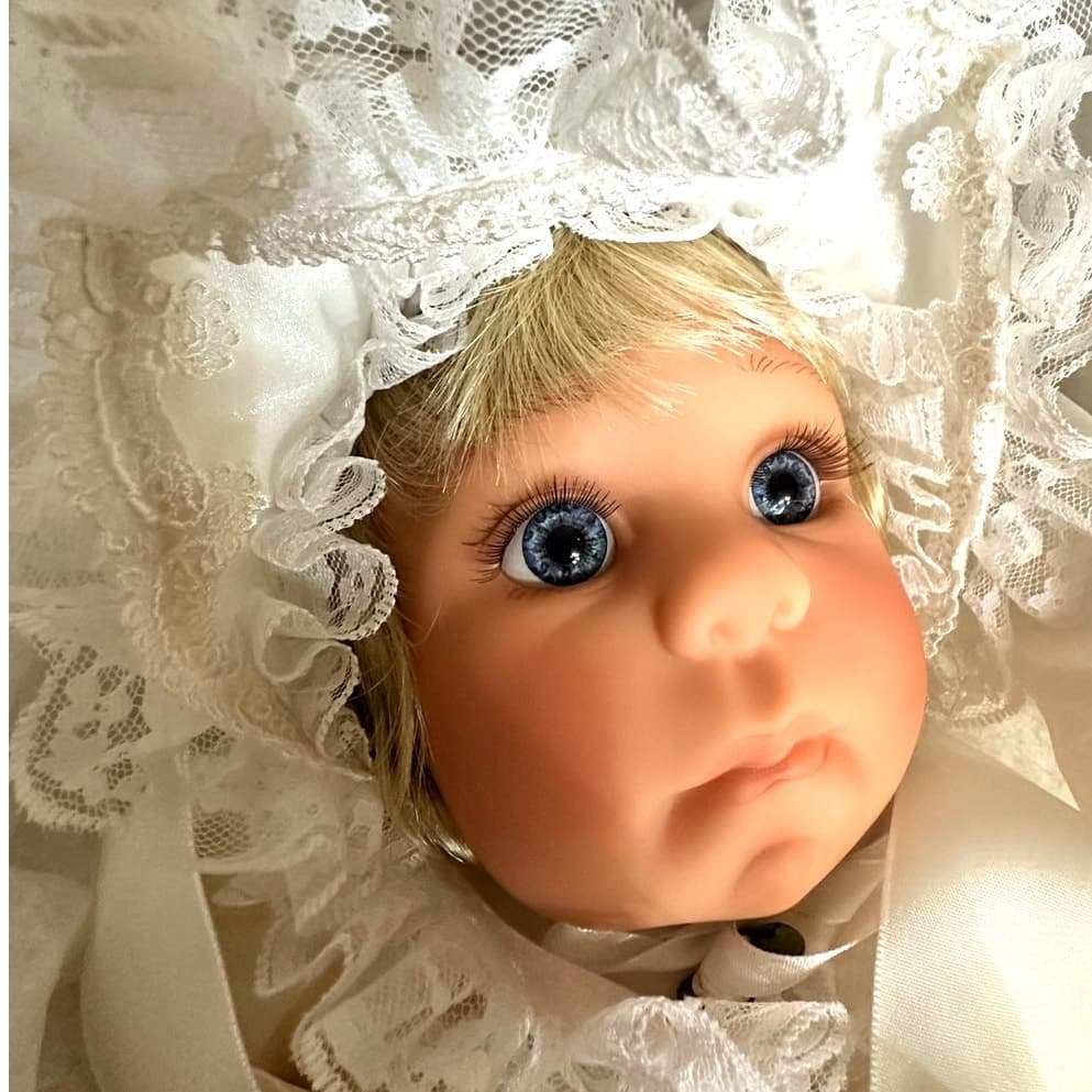 Lee Middleton 2000 Original Doll Model 00320 #146/1500-"She's So Pretty"-NEW! - Thumbnail 2