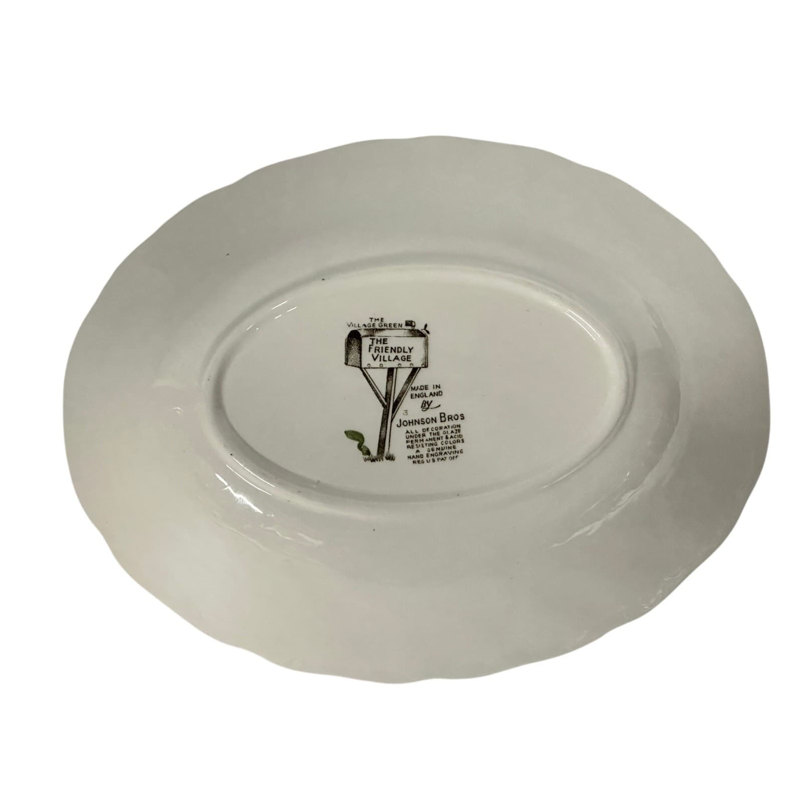 Johnson Bros Friendly Village England Vintage Village Green 9" Oval Serving Bowl - Thumbnail 4