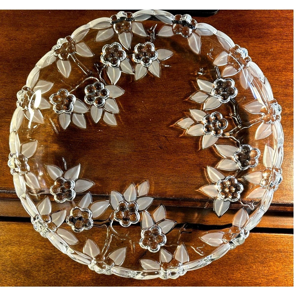 Mikasa "Carmen" Frosted/Clear Floral/Berry Relief Round Glass 12 1/8" Platter - Thumbnail 3