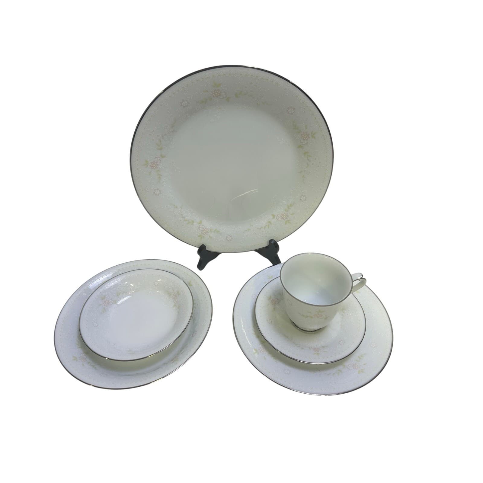 Noritake #2752 Retired 1976-1987 'Temptation' Japan 6-Piece Place Setting - Thumbnail 2