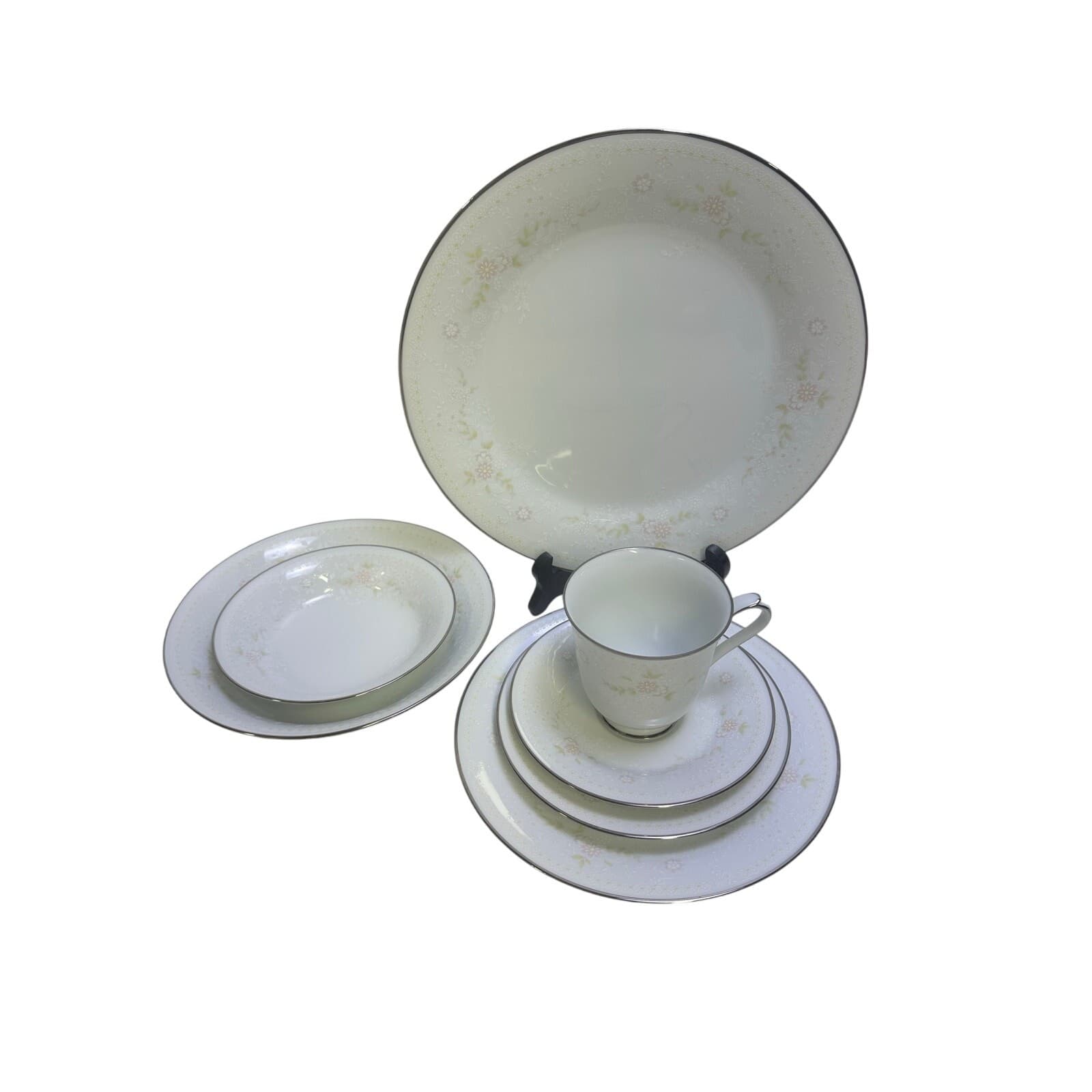 Noritake #2752 Retired 1976-1987 'Temptation' Japan 7-Piece Place Setting - Thumbnail 2