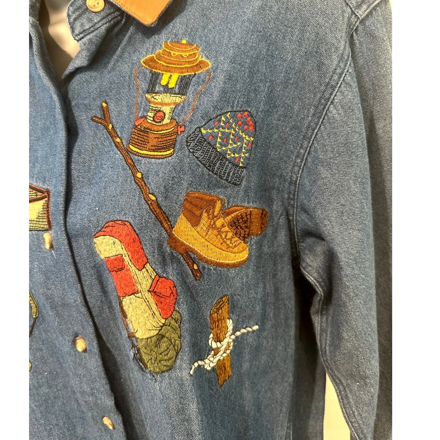 Cambridge Dry Goods Country Store Women’s Denim Embroidered Leather Collar Shirt - Thumbnail 5