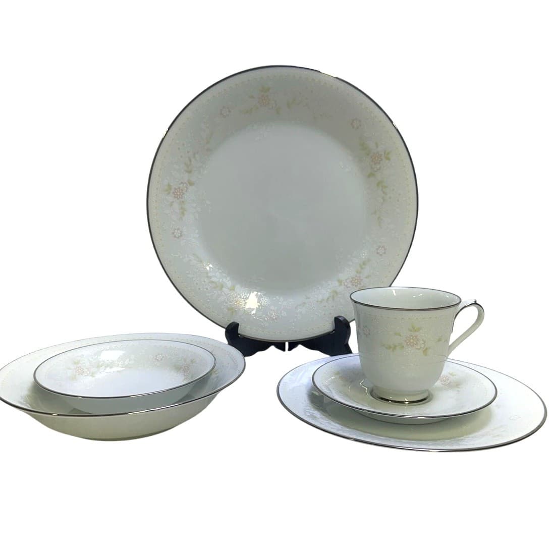 Noritake #2752 Retired 1976-1987 'Temptation' Japan 6-Piece Place Setting