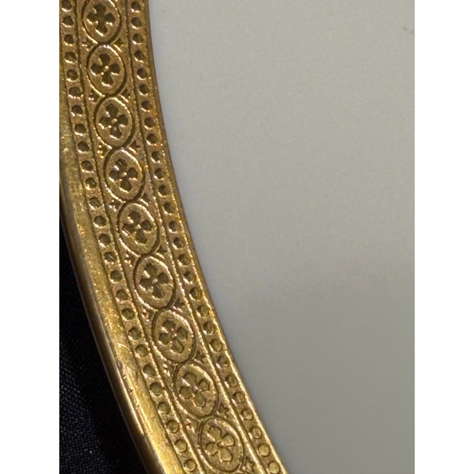 Syracuse China Bracelet Old Ivory Retired Salad Plates Encrusted Gold-Set of 4 - Thumbnail 4