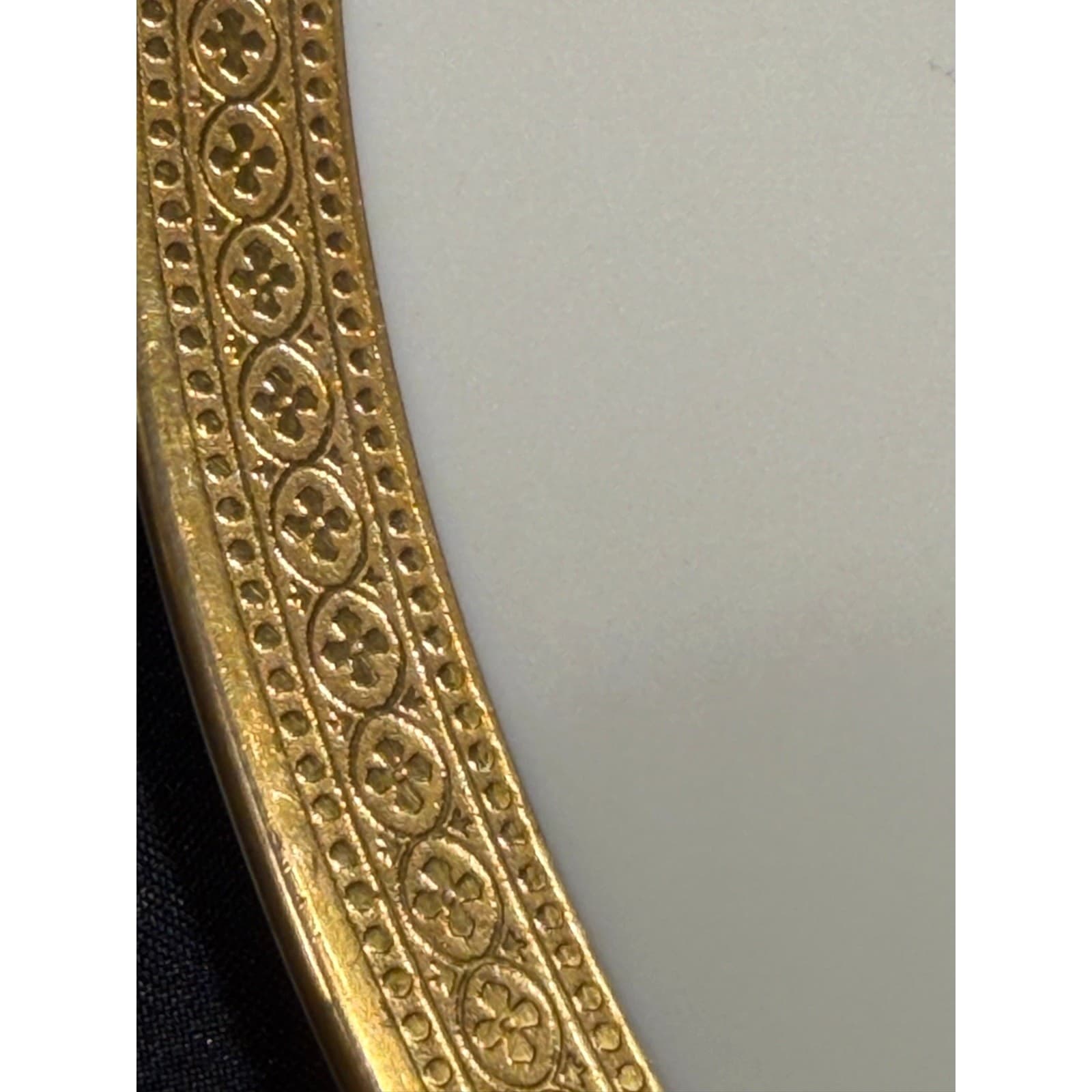 Syracuse China Bracelet Old Ivory Retired Dinner Plates Encrusted Gold-Set of 4 - Thumbnail 3