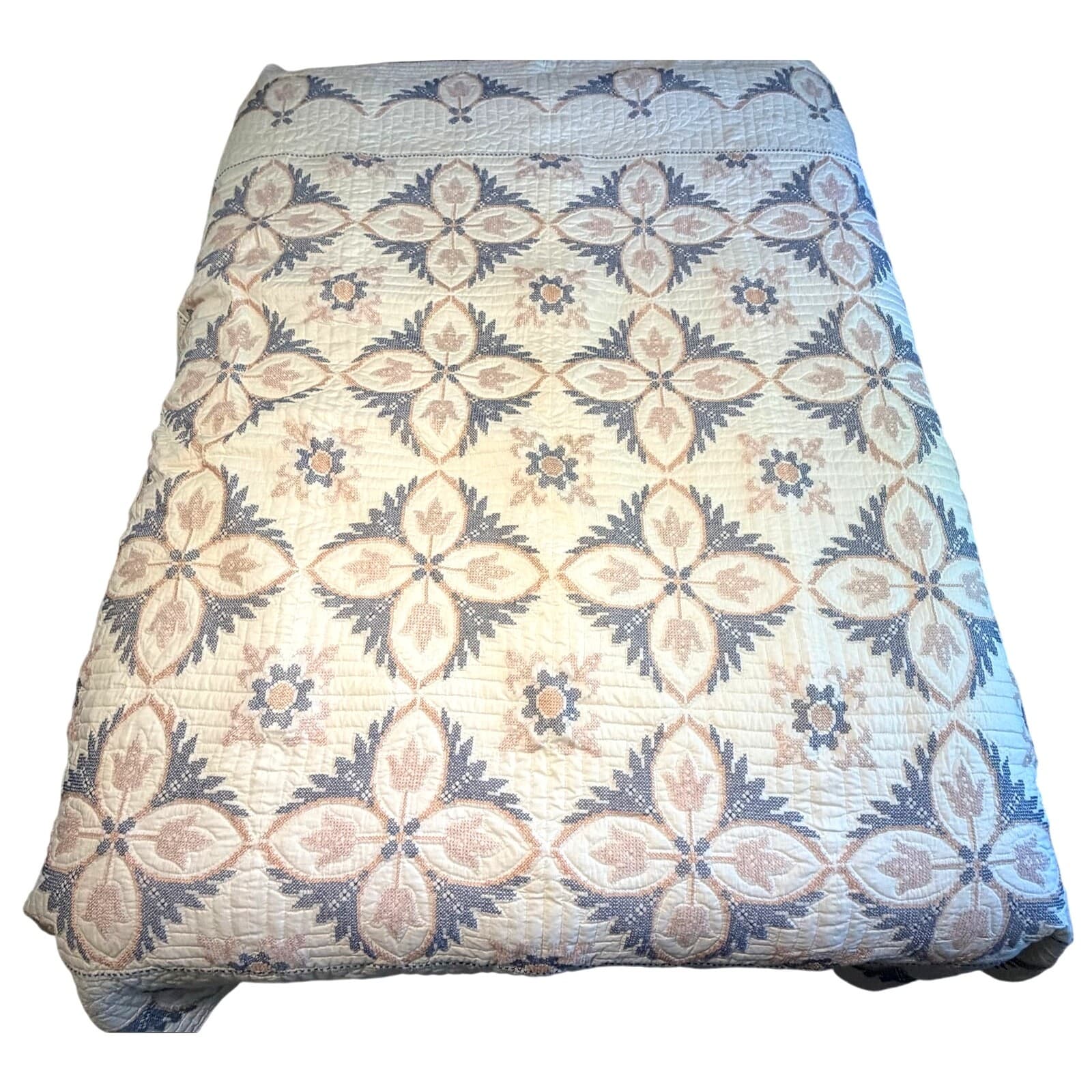 Vintage Cottage Quilt Hand Appliqued Embroidery Scalloped Edge Heirloom Quilt