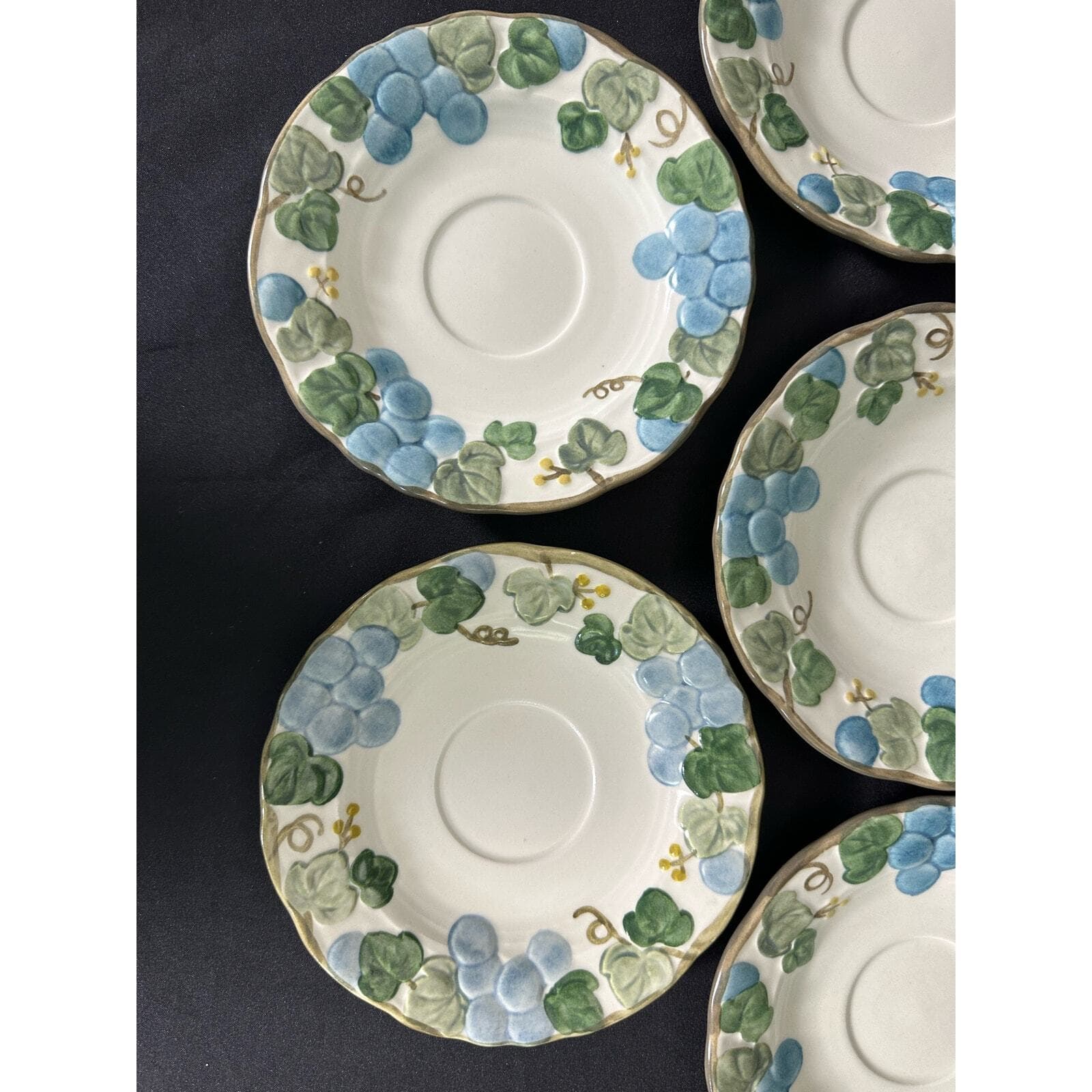 METLOX Poppy Trail Sculptured Blue Grape Vintage Saucers-Set of 8 - Thumbnail 5