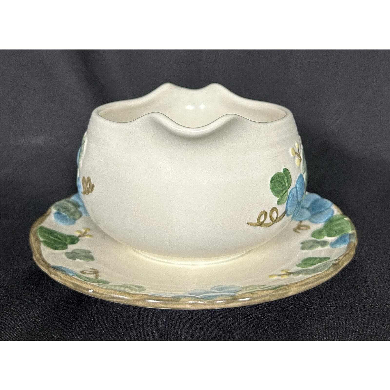 METLOX Poppy Trail Sculptured Blue Grape Vintage Gravy Boat - Thumbnail 2