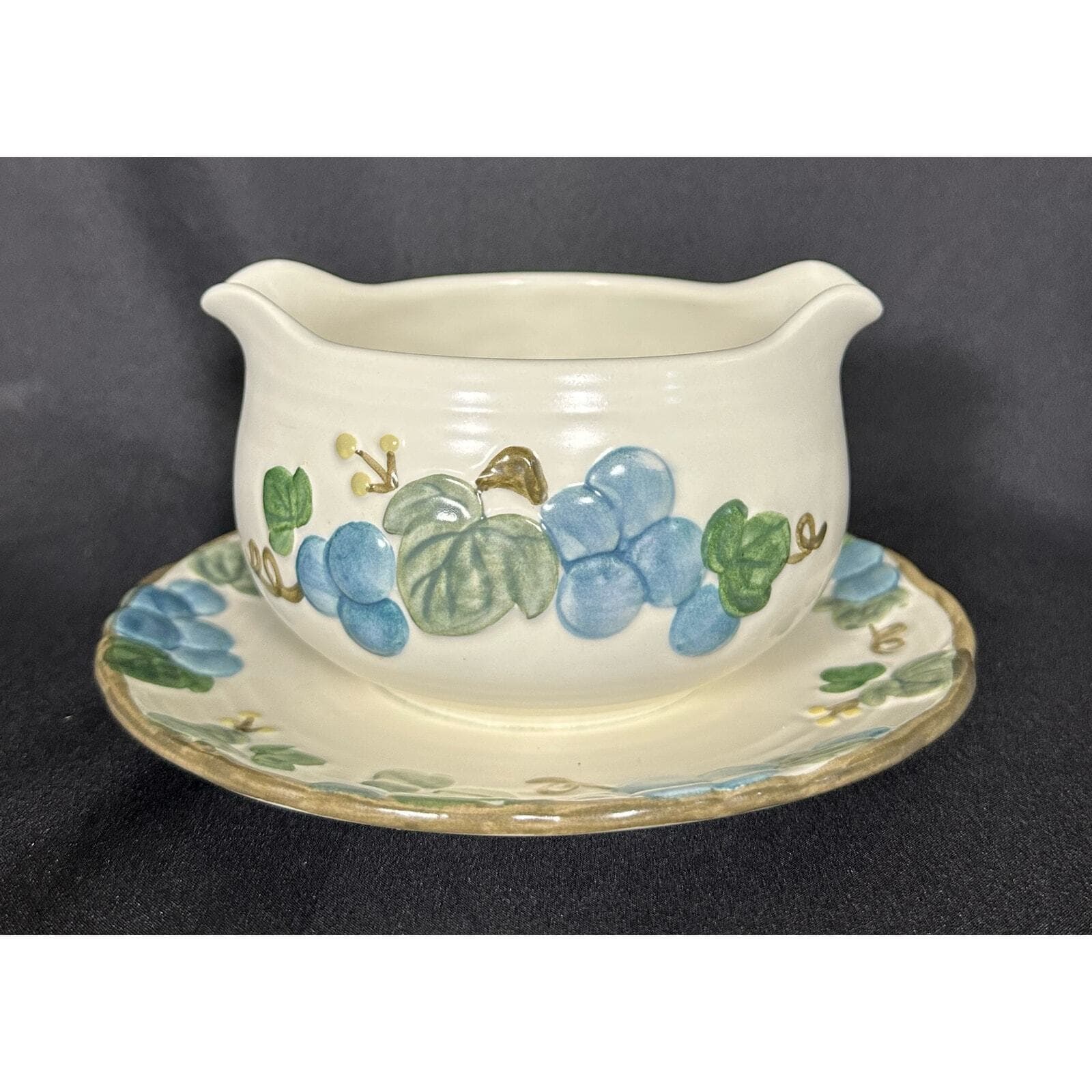 METLOX Poppy Trail Sculptured Blue Grape Vintage Gravy Boat - Thumbnail 3
