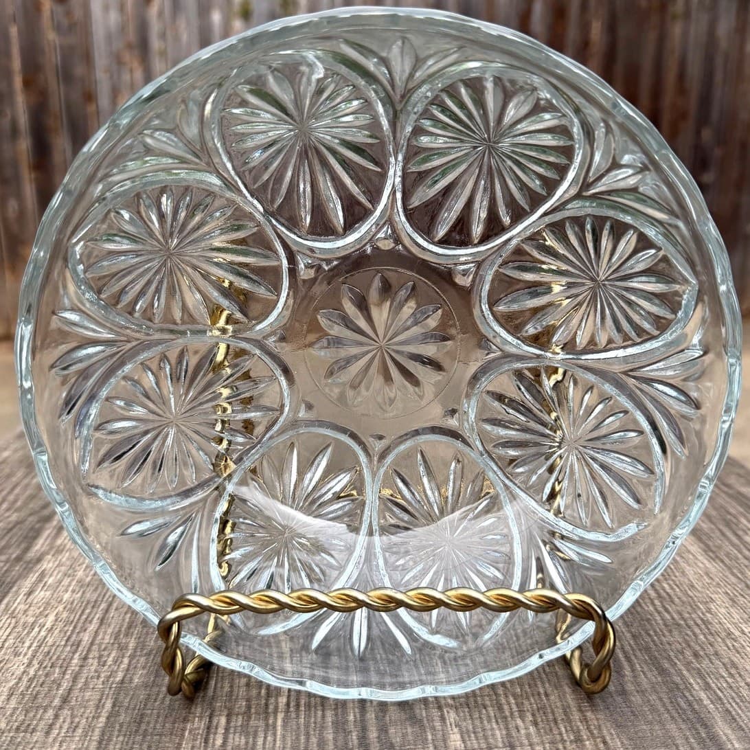 Anchor Hocking Retired 'Medallion Clear' 8-Inch Serving Bowl-Excellent