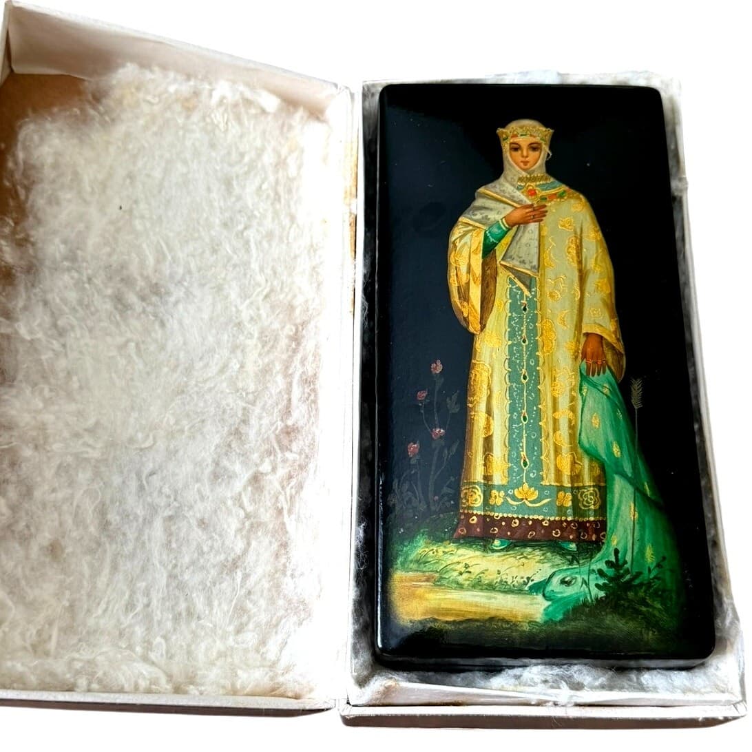 Vintage Fedoskino Russian Lacquer Box Snow Maiden Snegurochka w Papers 6.5" - Thumbnail 2