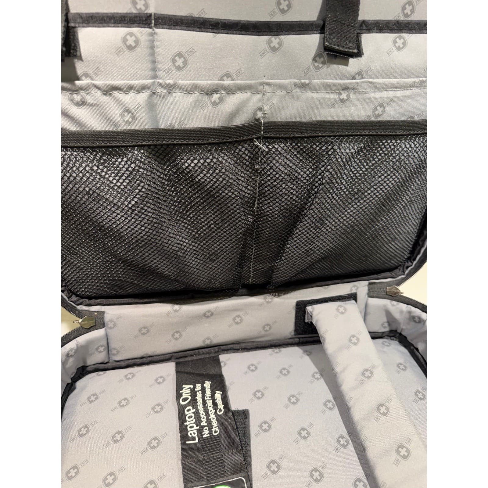 SwissGear Laptop Briefcase Computer Bag Black 16x12x3.5 Padded Shoulder Strap - Thumbnail 7