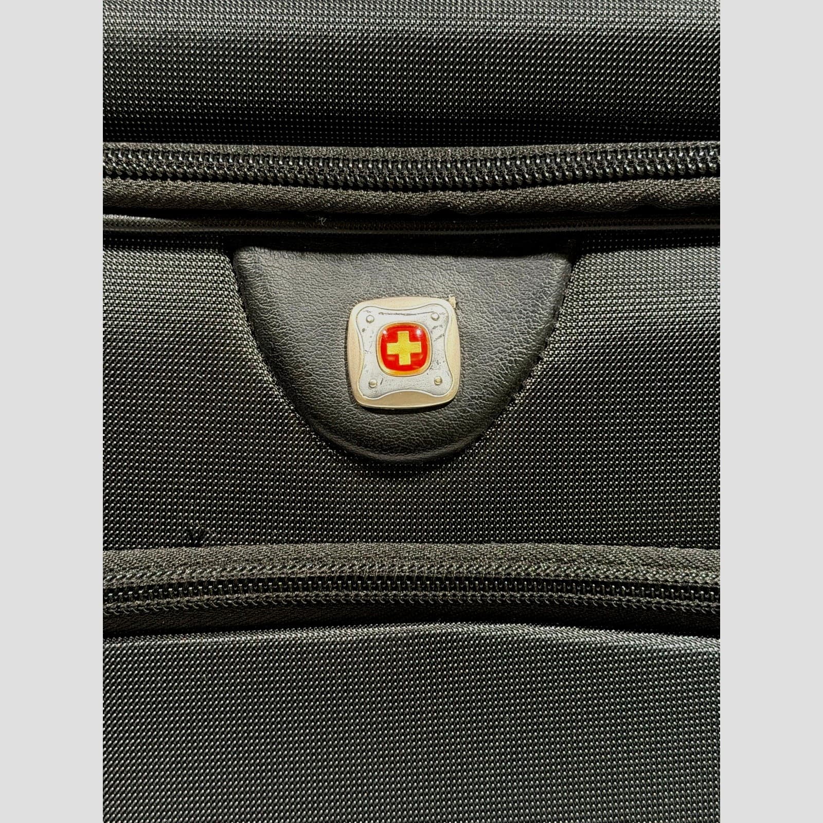 SwissGear Laptop Briefcase Computer Bag Black 16x12x3.5 Padded Shoulder Strap - Thumbnail 2