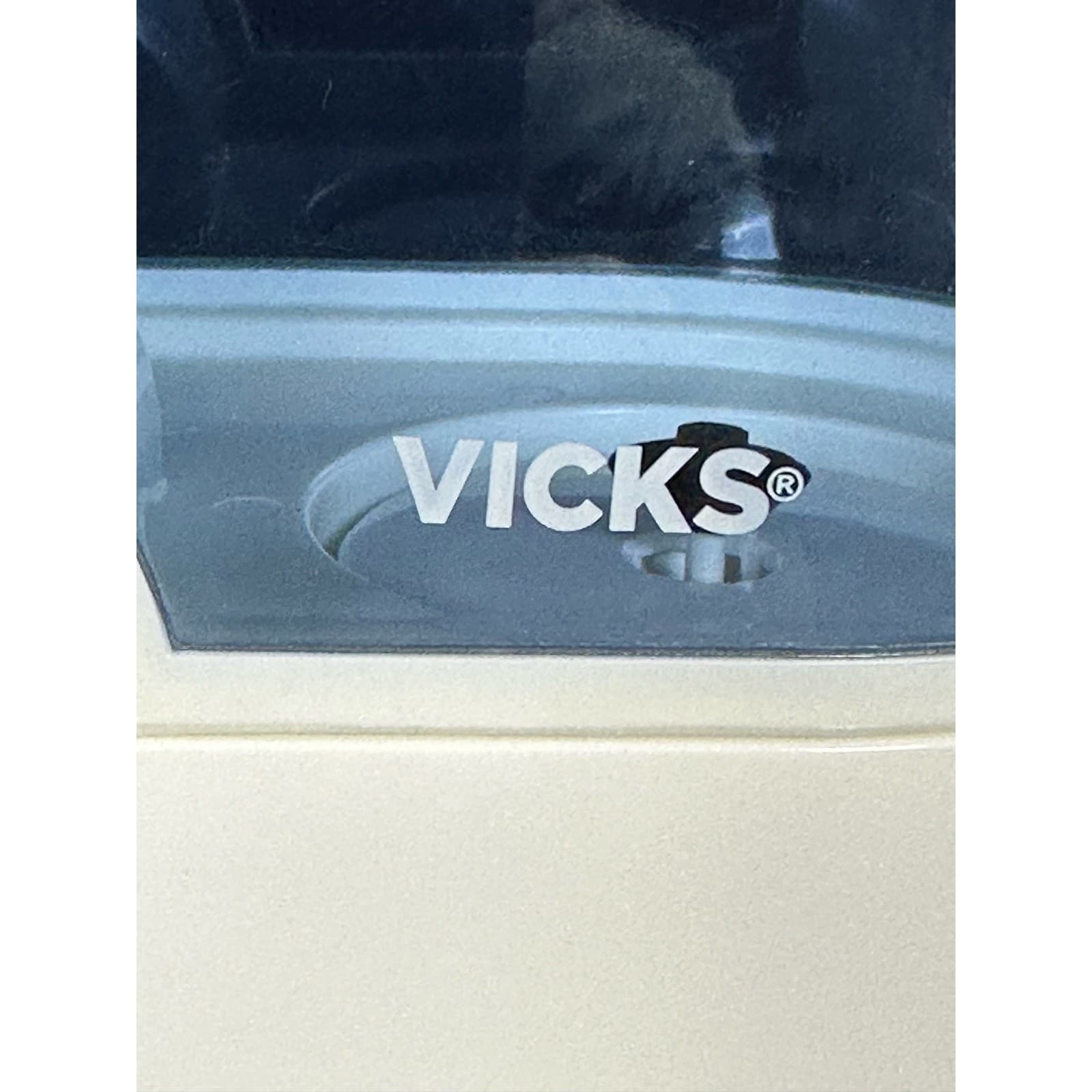 Vicks V750D1 Warm Mist Humidifier in Box Tested - Thumbnail 3