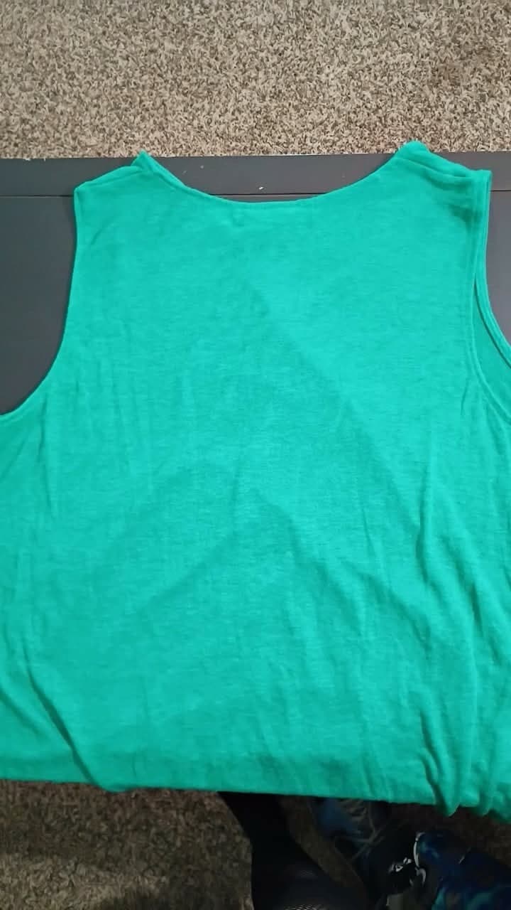 Universal Thread Women's Green Solid V-Neck Sleeveless Tank Top XXL Regular - Thumbnail 2