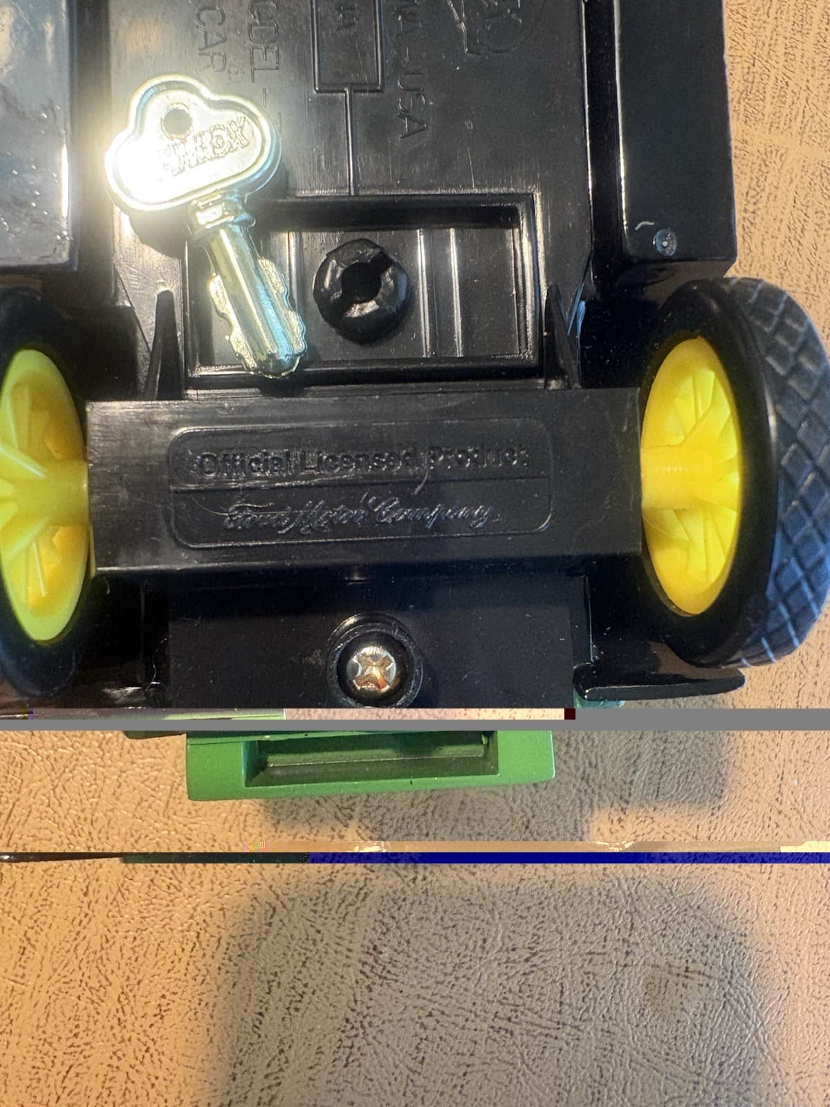 Gearbox John Deere 1912 Ford Model T Delivery Car Truck Coin Bank WITH KEY 1:24 - Thumbnail 6