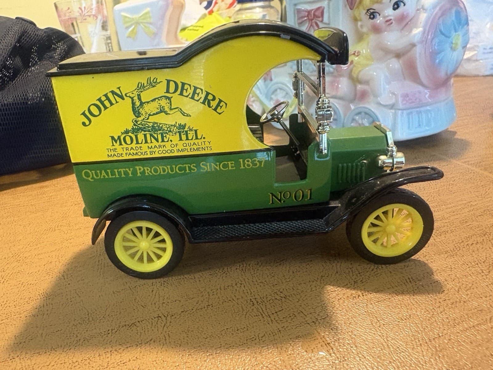 Gearbox John Deere 1912 Ford Model T Delivery Car Truck Coin Bank WITH KEY 1:24 - Thumbnail 3