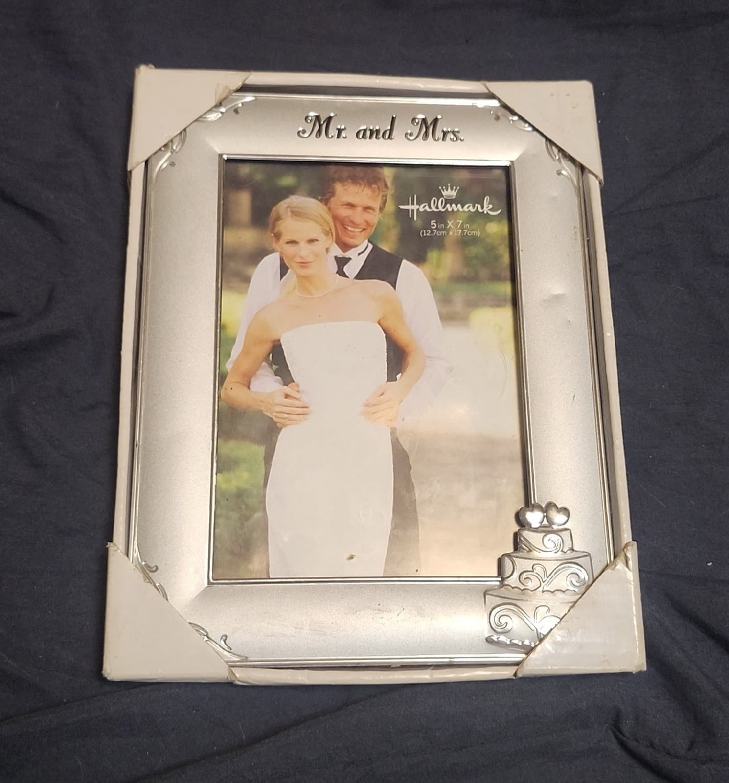 Hallmark Mr. and Mrs. Silver Wedding Photo Frame 5x7 Rectangle Cake Design - Thumbnail 2