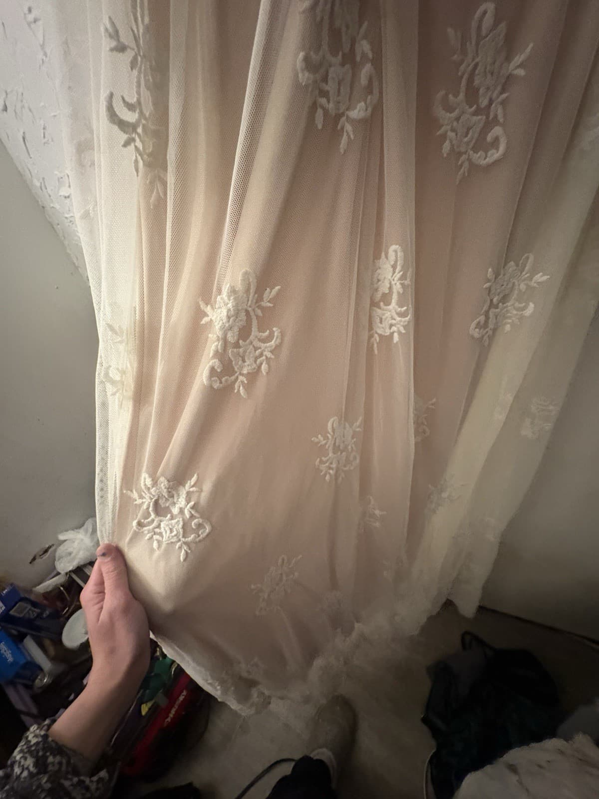 Ivory Mesh Embroidered Floral Sheer Long Sleeve weddingDress V-Neck Size M - Thumbnail 4