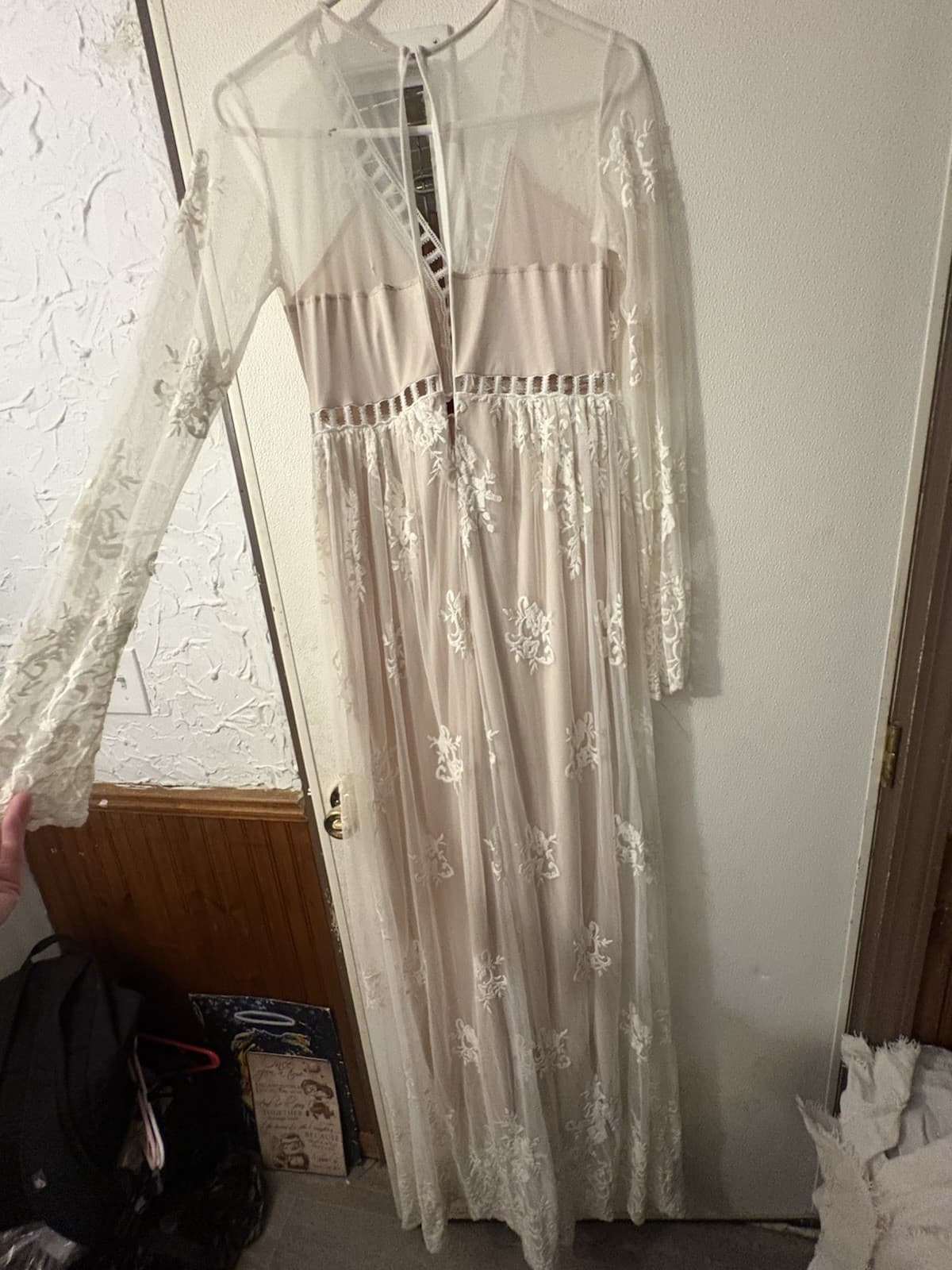 Ivory Mesh Embroidered Floral Sheer Long Sleeve weddingDress V-Neck Size M - Thumbnail 3