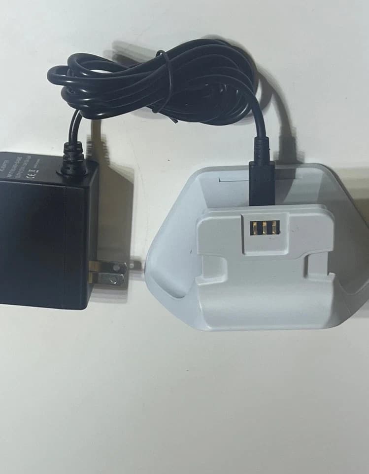 Razer Universal Quick Charging Stand RC21-0175 for Xbox WHITE with USB Cable - Thumbnail 2