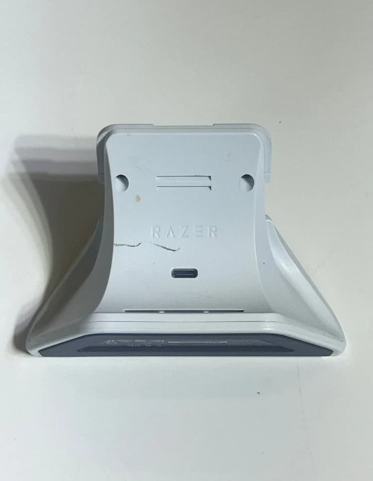 Razer Universal Quick Charging Stand RC21-0175 for Xbox WHITE with USB Cable - Thumbnail 3