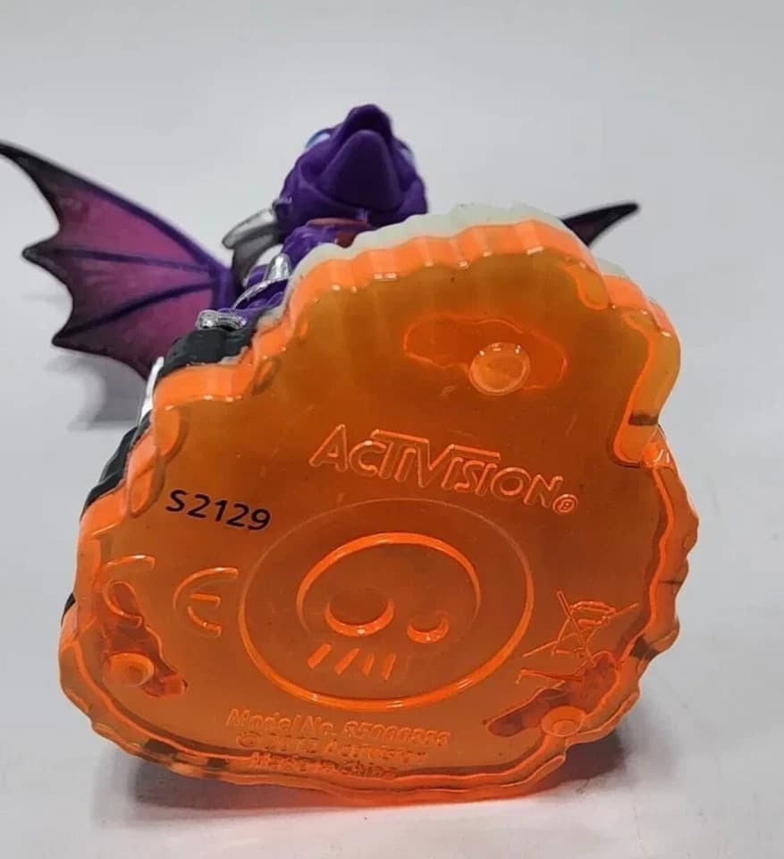 CYNDER - Activision Spyro Skylanders - Giant Skylanders Series 2 - Thumbnail 3