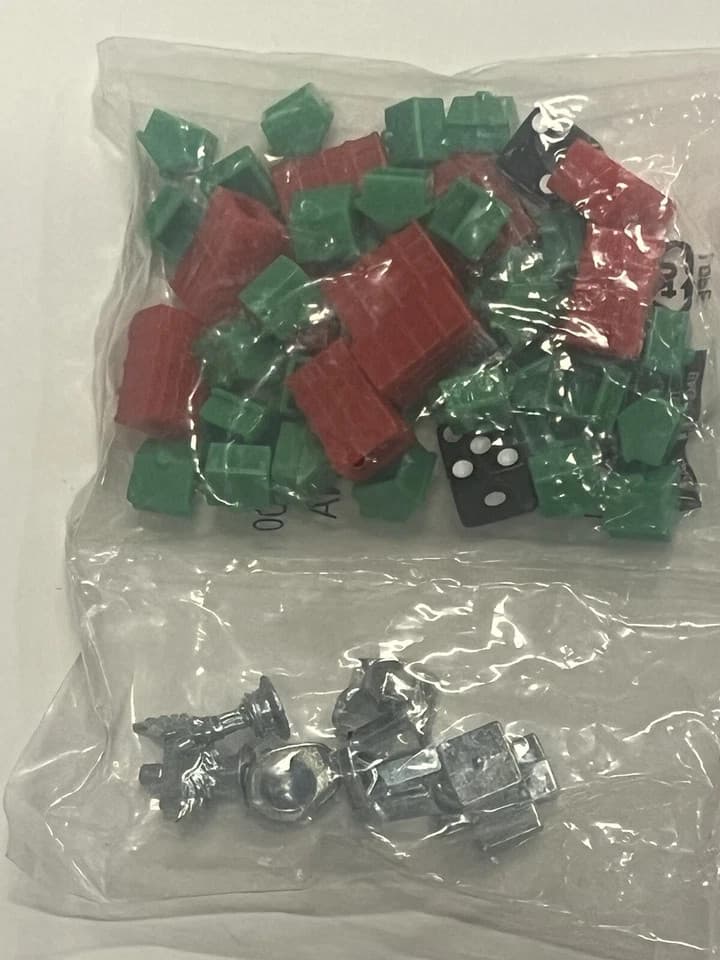 MONOPOLY Replacement Pieces 8 Tokens 32 HOUSES 12 HOTELS 2 DICE Hotels Red Green - Thumbnail 3