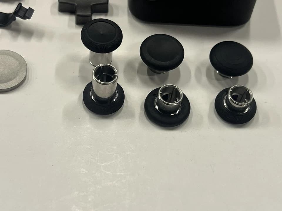 Official Magnetic Analog Thumbstick Set for XBOX ELITE 2 Series 14 pieces - Thumbnail 2