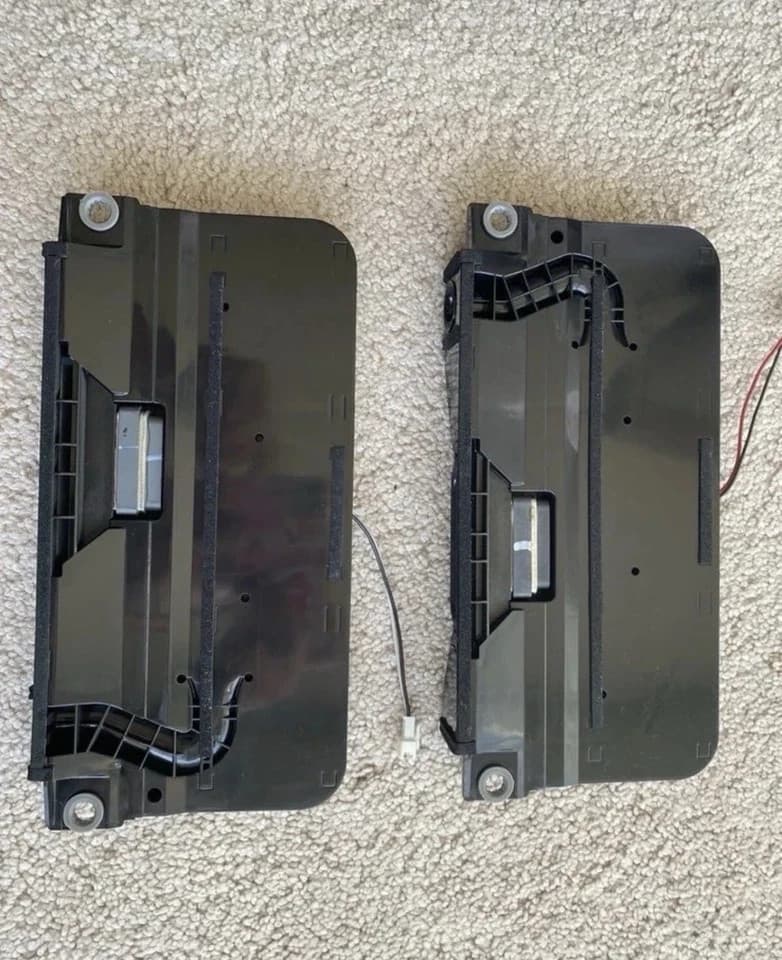 Sony Bravia XBR-55X900F left and right speakers - Thumbnail 4