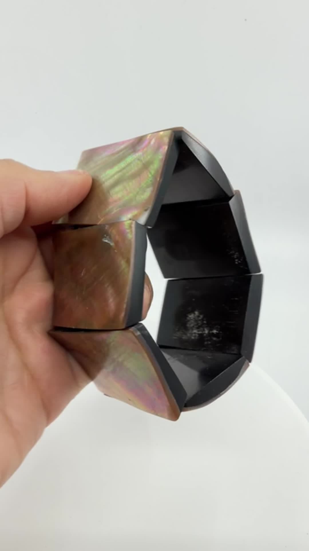 90s Chunky Mother of Pearl Stretch Bracelet Statement Iridescent Abalone Boho - Video 9
