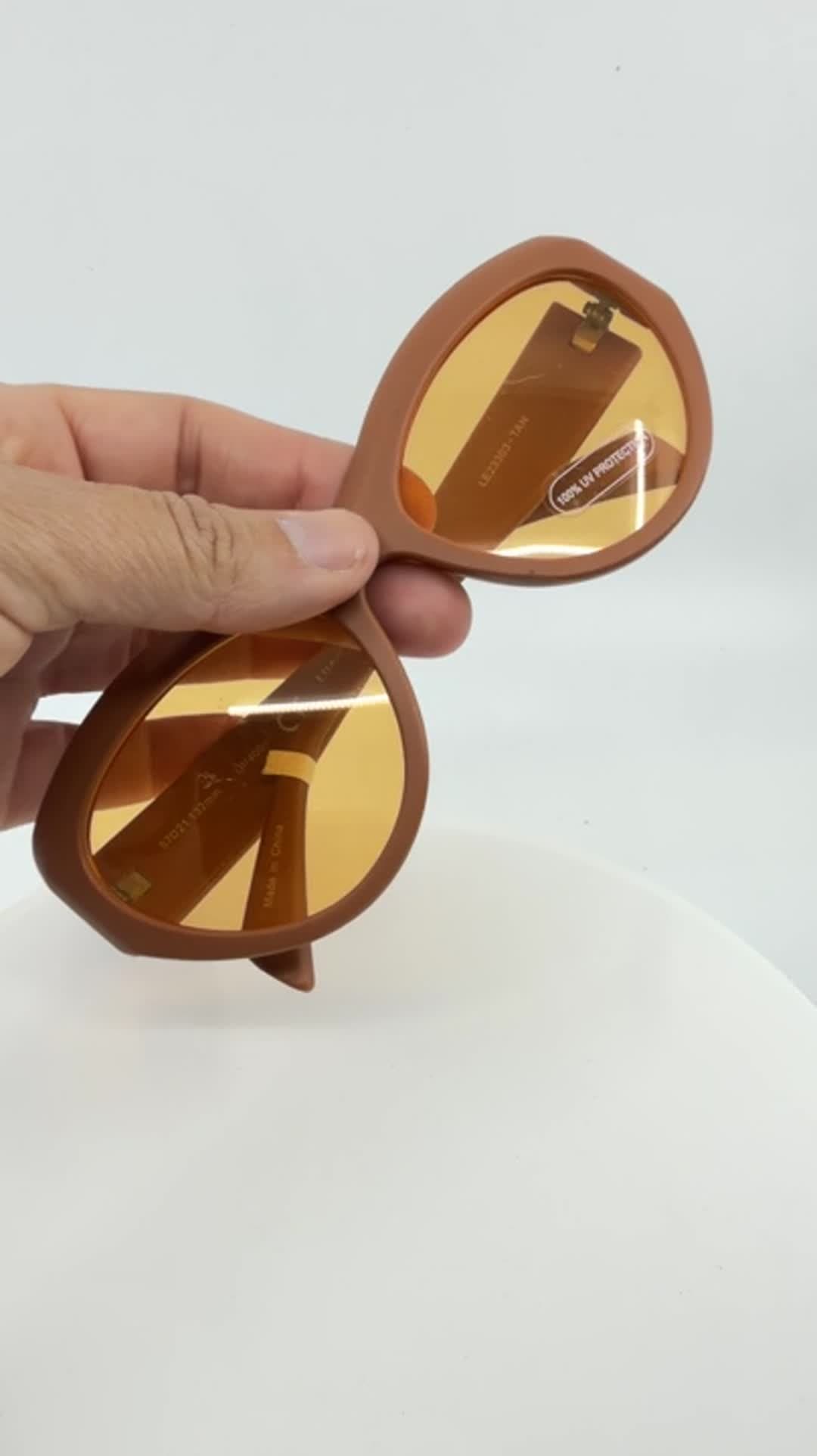 Le Specs LE23303-TAN Oversized Sunglasses Look Brown Orange Lens Vintage - Video 9