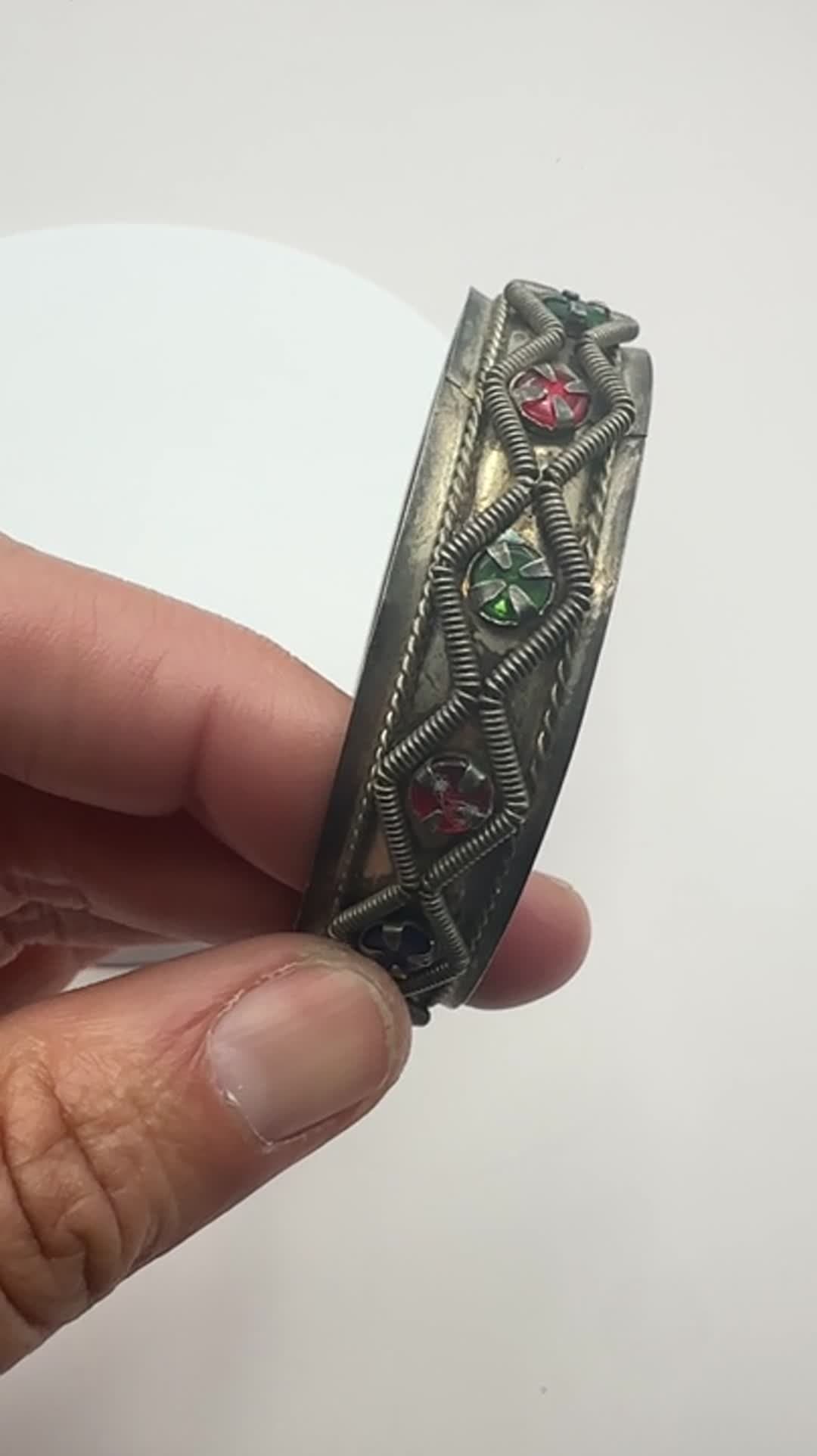 Vintage 80s Silver Tone Bangle Tribal Ruby Green Stone Cuff Bracelet jewelry - Video 9