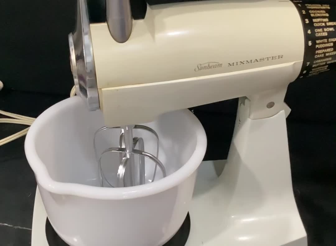 Vintage Sunbeam Mixmaster Stand Mixer 12 Speed Mixer MMA Tested Works * - Video 15